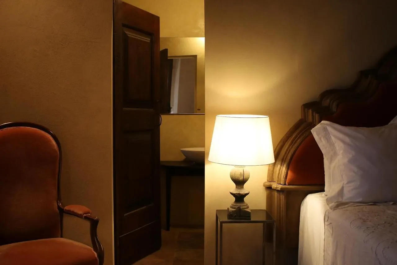 Castello Di Viano Villa Farm stay