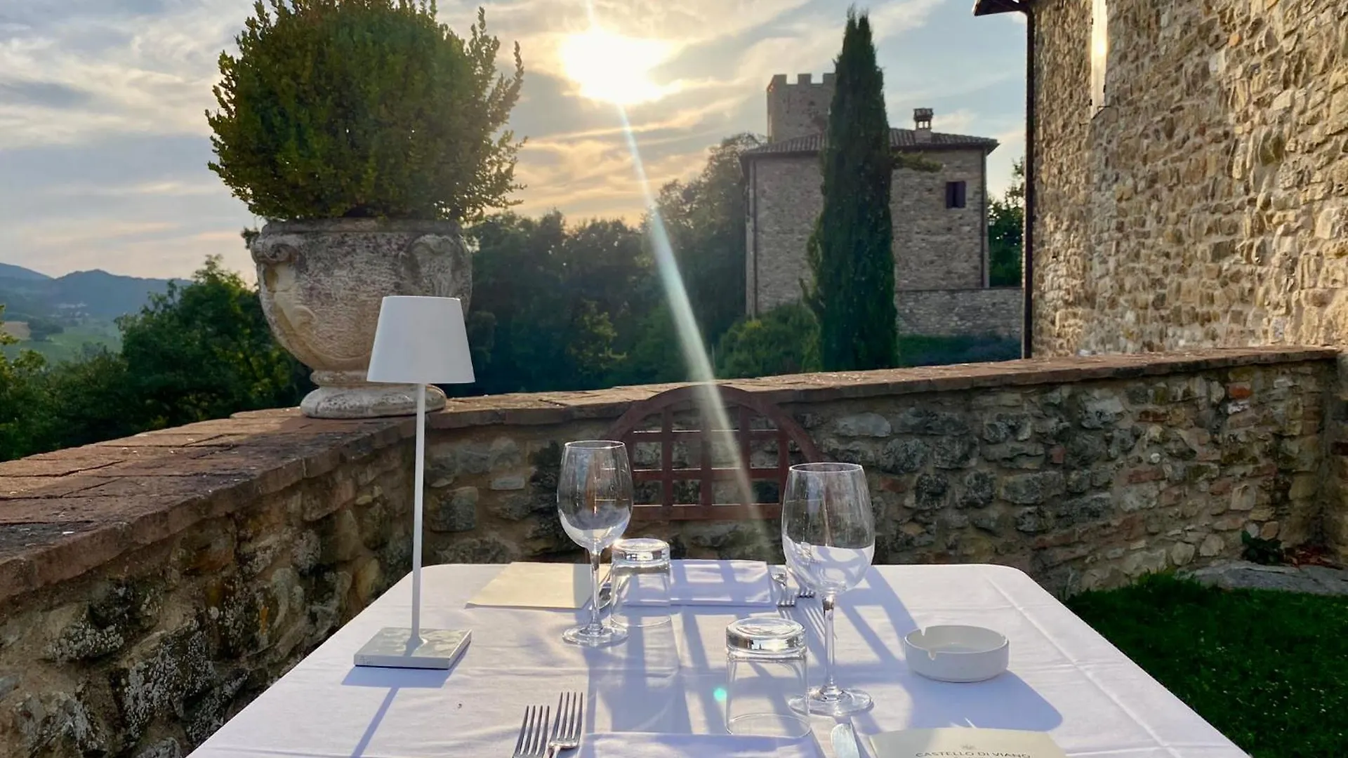 Castello Di Viano Villa Farm stay